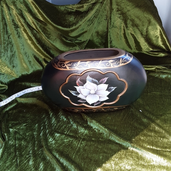 Other - Magnolia pot